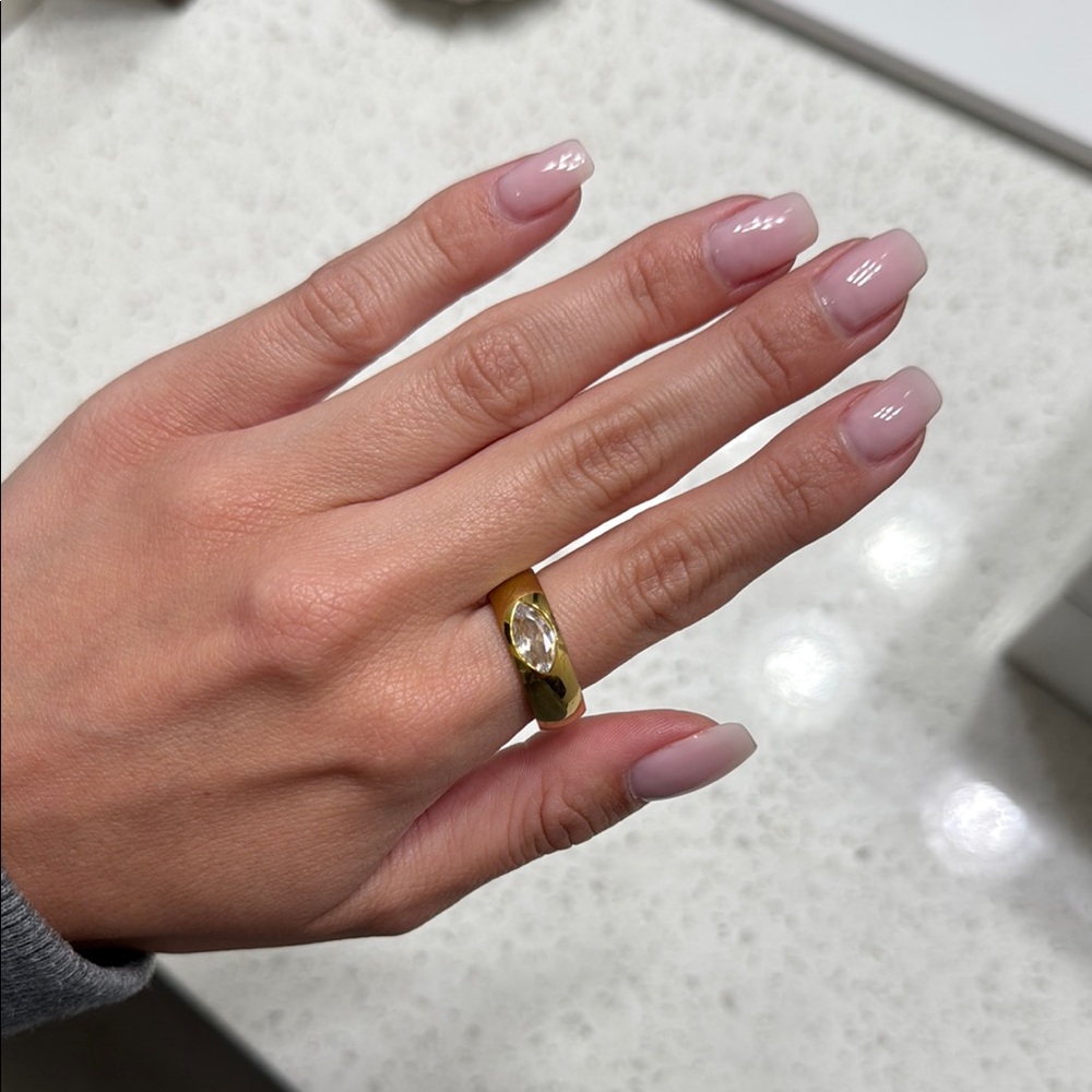 Elegant Gold Band Ring
